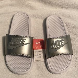 Nike Women’s Silver Sandals Size 10
